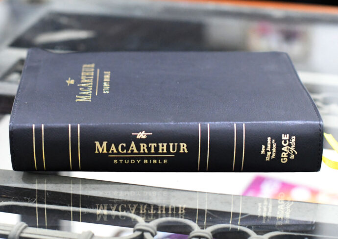 MacArthur Study Bible, NKJV, 2nd Edition, Genuine Leather - Image 4