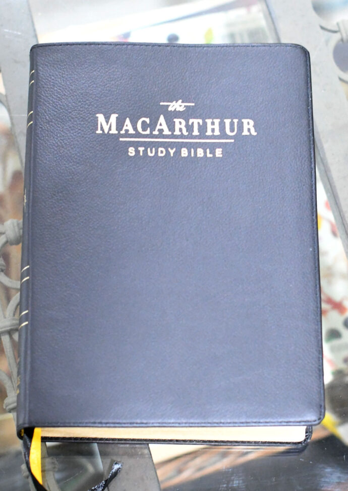 MacArthur Study Bible, NKJV, 2nd Edition, Genuine Leather - Image 2