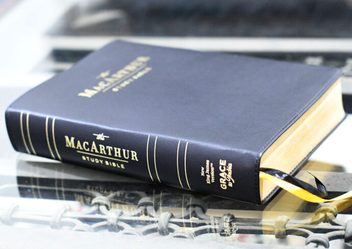 MacArthur Study Bible, NKJV, 2nd Edition, Genuine Leather - Image 3